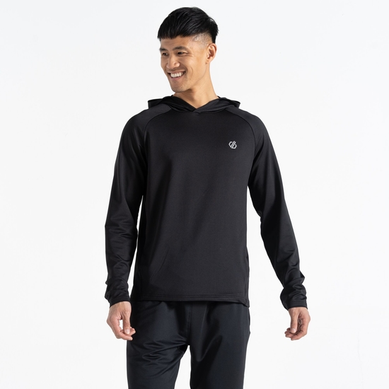 Le sweat à capuche Sprinted pour hommes. Un sweat à capuche tech idéal pour les journées de sport et de détente. Fabriqué à partir d'un tissu polyester technique Noir