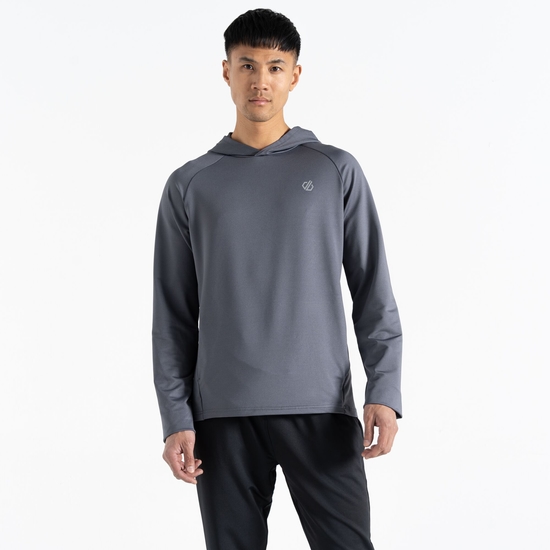 Le sweat à capuche Sprinted pour hommes. Un sweat à capuche tech idéal pour les journées de sport et de détente. Fabriqué à partir d'un tissu polyester technique Gris