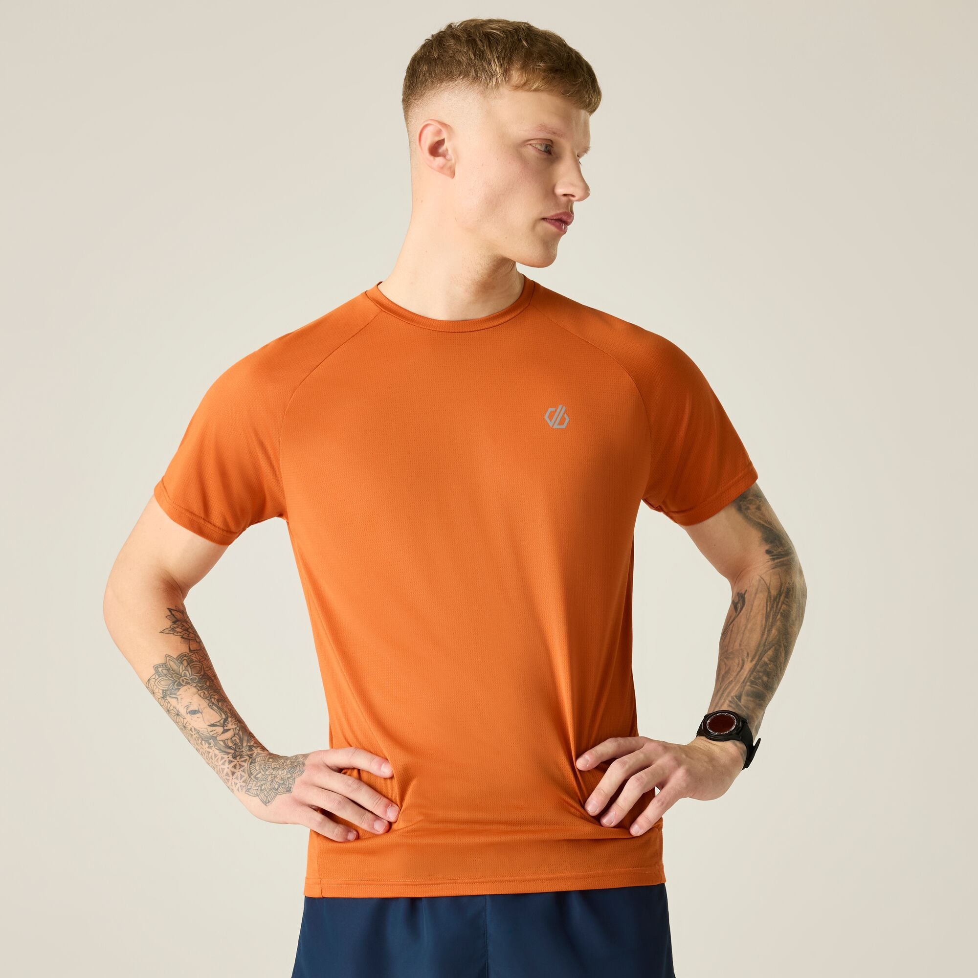 Dare 2B Men's Accelerate Fitness T-Shirt - Orange Small - Image 2
