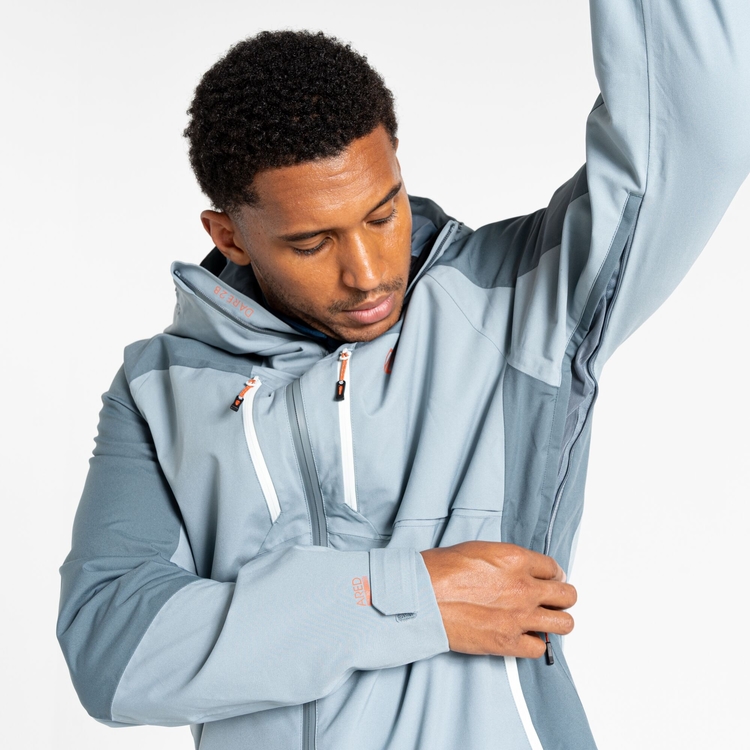 ウェア reeza ゴアテックスパックライトプラスを採用した夏山登山に快適な